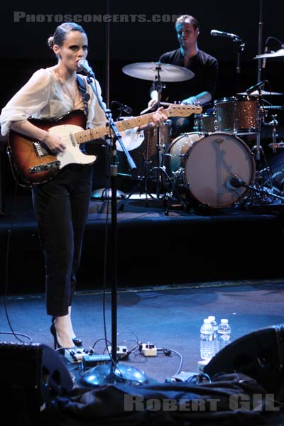 ANNA CALVI - 2011-01-17 - PARIS - Radio France (Studio 105) - 